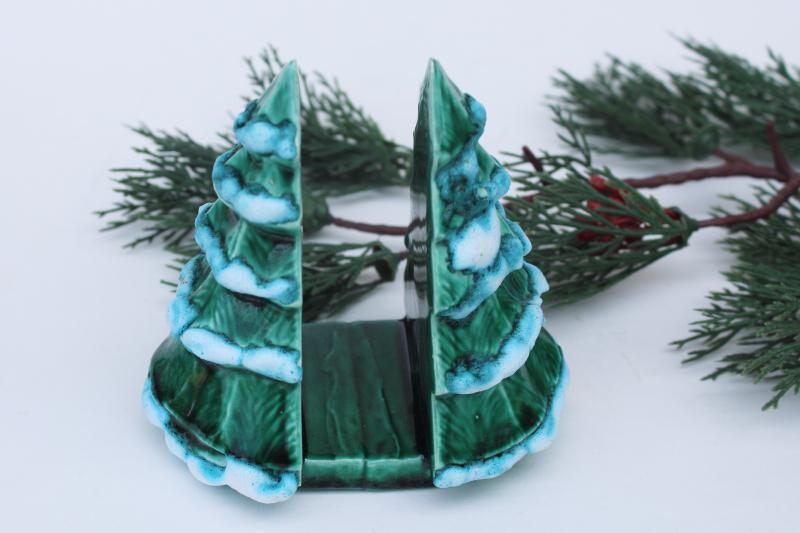 vintage hobbyist ceramic Christmas card rack or napkin holder, little pine tree w/ snow
