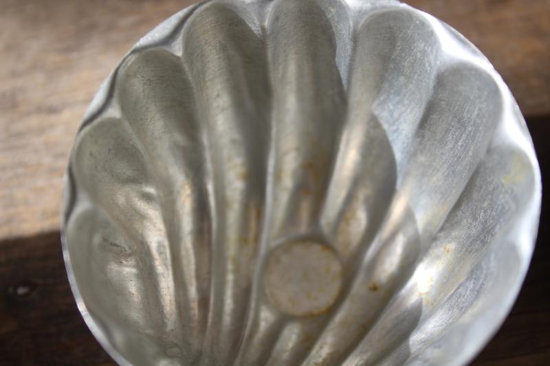 vintage jello mold set, individual metal molds sea shell shape for