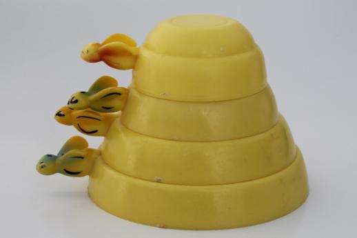 vintage kitchen measuring cups set, 60s plastic beehive bee skep