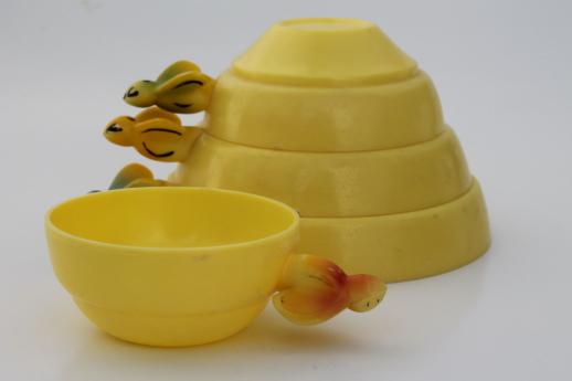 https://laurelleaffarm.com/item-photos/vintage-kitchen-measuring-cups-set-60s-plastic-beehive-bee-skep-stacking-measures-Laurel-Leaf-Farm-item-no-s21343-6.jpg