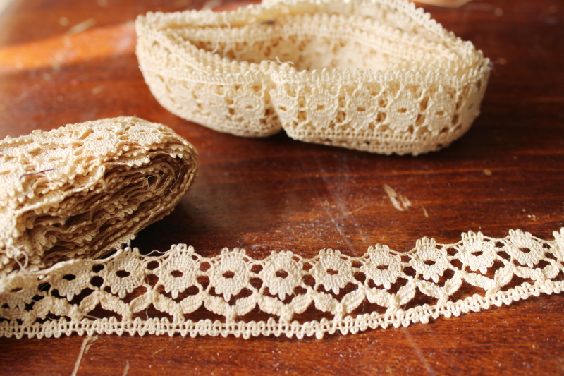vintage lace insertion  edging, daisy flower border ivory cotton sewing trim