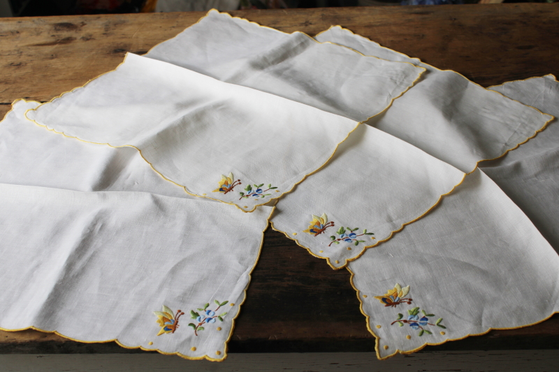 https://laurelleaffarm.com/item-photos/vintage-linen-napkins-butterflies-embroidery-unused-mid-century-table-linens-Laurel-Leaf-Farm-item-no-rg020626-5.jpg