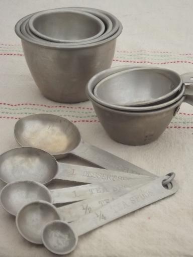 vintage metal measuring cups & measuring spoons, kitchen measures set