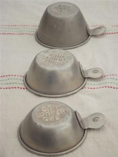 https://laurelleaffarm.com/item-photos/vintage-metal-measuring-cups-measuring-spoons-kitchen-measures-set-Laurel-Leaf-Farm-item-no-u410106-5.jpg