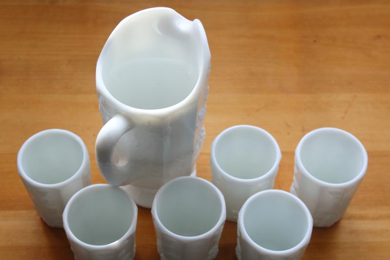 https://laurelleaffarm.com/item-photos/vintage-milk-glass-pitcher-glasses-Westmoreland-paneled-grape-pattern-Laurel-Leaf-Farm-item-no-pw121955-9.jpg