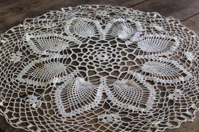 vintage pineapple crochet lace doilies & centerpieces, round & oval crochet doily lot