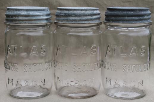 https://laurelleaffarm.com/item-photos/vintage-pint-size-mason-jars-zinc-metal-lids-antique-glass-canning-jar-lot-Laurel-Leaf-Farm-item-no-s611185-4.jpg