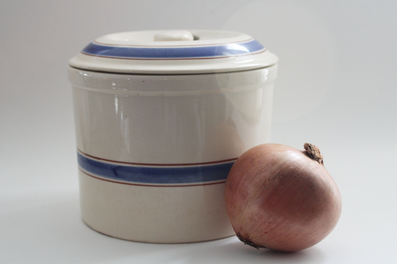vintage pottery garlic keeper crock, primitive country stoneware style blue brown band