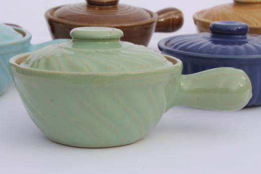 https://laurelleaffarm.com/item-photos/vintage-pottery-onion-soup-bowls-stick-handle-casserole-dishes-lids-Laurel-Leaf-Farm-item-no-s101640-5.jpg