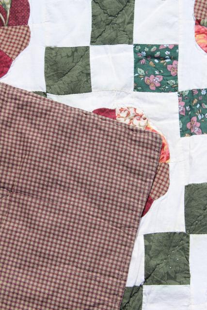 vintage quilt bedspreads, patchwork star & ring patterns, green, rust red roses