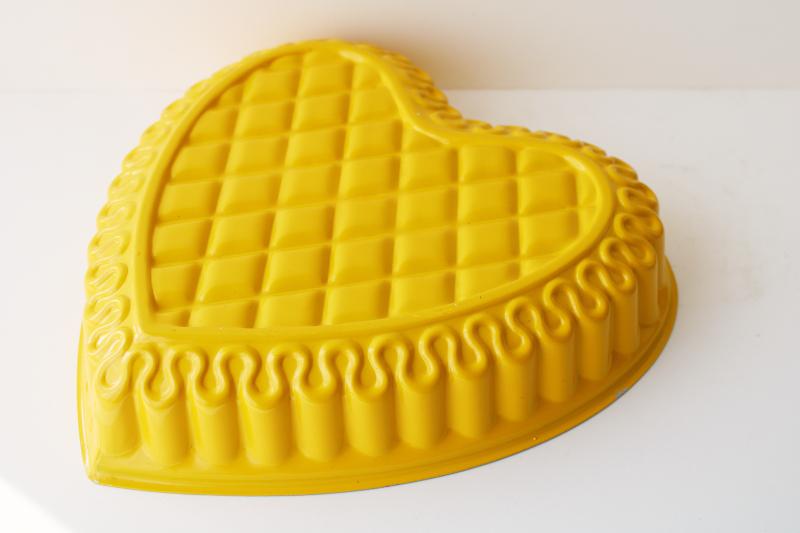 vintage quilted heart shape cake baking pan or jello mold, mod yellow enamel metal