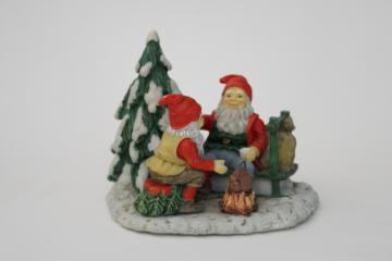 vintage resin figurine, tiny Christmas elf gnomes w/ winter campfire tea kettle 1990s?