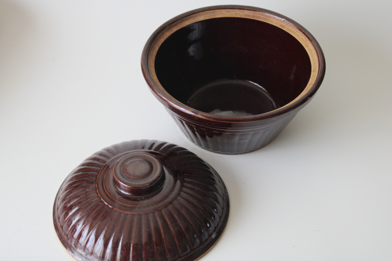 vintage stoneware crock bowl w/ cover, fluted rib pattern USA pottery brown glaze