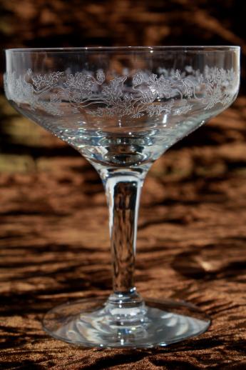 Champagne Glasses Dessert Coupes Clear Crystal Set of 8 Etched Emboss  Leaves 3oz
