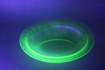 vintage uranium green depression glass oval bowl, Florentine poppy Hazel Atlas