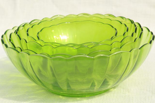 vintage vaseline green glass nesting bowls, mixing bowl nest graduated sizes