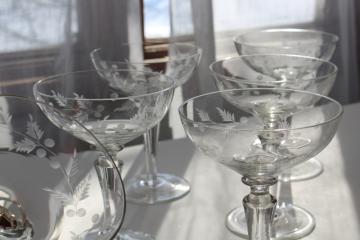 50s style champagne glasses