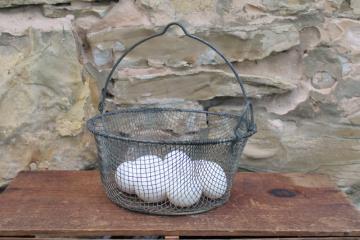 vintage wire egg basket w/ handle, early 1900s antique farmhouse primitive