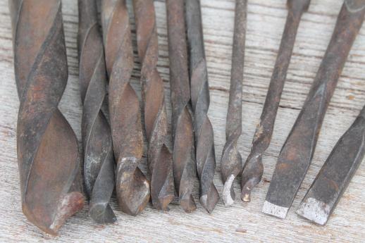 vintage wood auger bits, lot of assorted brace & bit drills, old tools