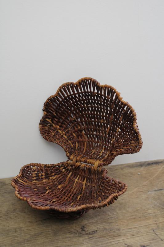 vintage woven wicker basket seashell shape, scallop shell trinket box to hold jewelry etc