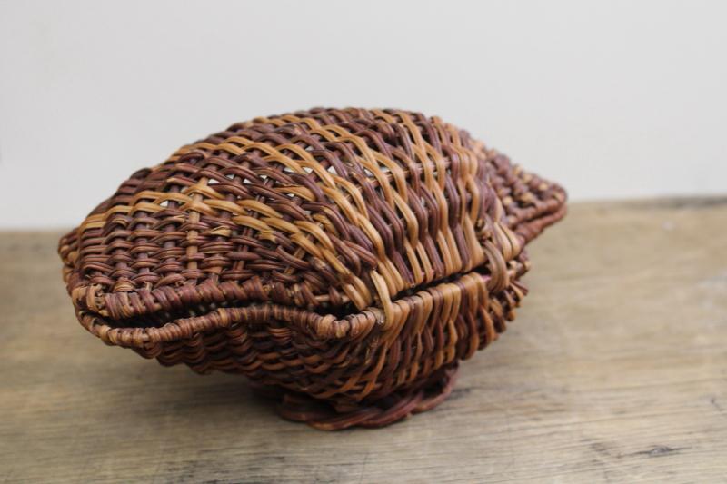 vintage woven wicker basket seashell shape, scallop shell trinket box to hold jewelry etc