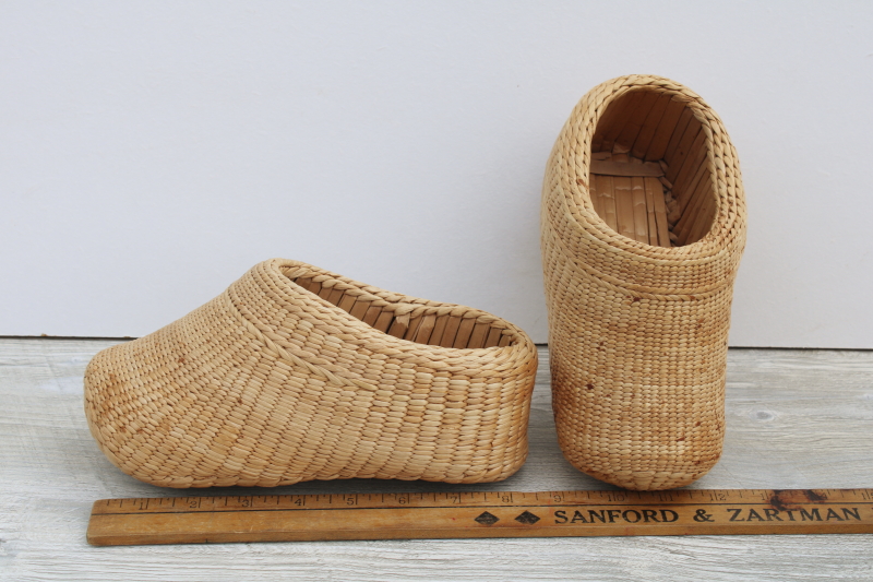 woven straw clogs natural rattan, simple slipper shoes Indonesia traditional hand craft