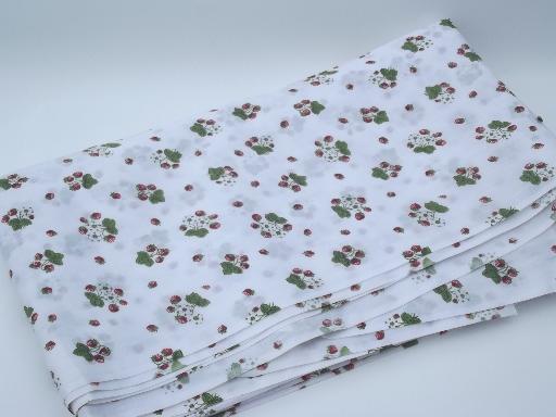 photo of 10 yds retro vintage  printed cotton fabric w/ tiny strawberries print #2