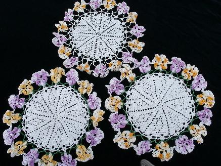photo of 16 vintage colored thread doilies, old crochet lace doily lot, flowers #3