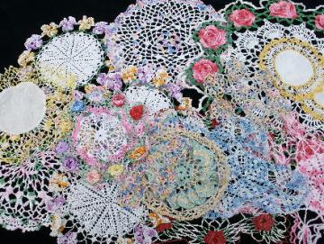 catalog photo of 16 vintage colored thread doilies, old crochet lace doily lot, flowers