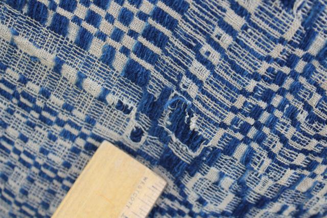 photo of 1800s vintage overshot woven wool coverlet, antique blue & white bedspread cutter fabric #15