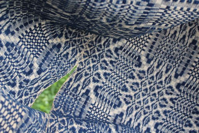 photo of 1800s vintage overshot woven wool coverlet, antique blue & white bedspread cutter fabric #16