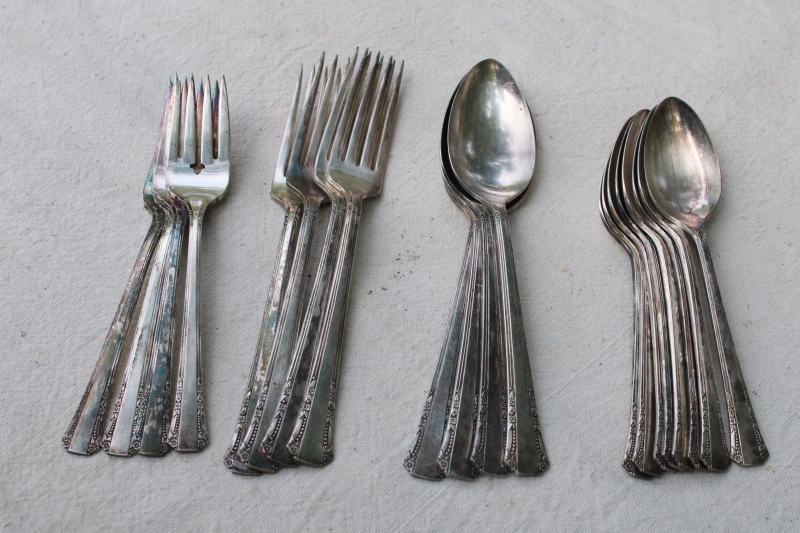 photo of 1881 Rogers Oneida Del Mar pattern 1930s 1940s vintage silver plate flatware set for four  #3