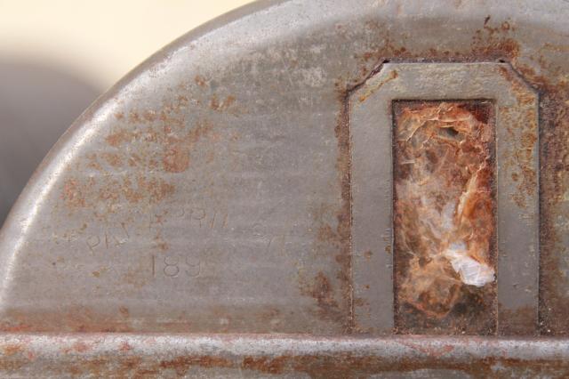 photo of 1890s patent round bread loaf baking pan or steamed pudding mold, antique vintage kitchen gadget #3