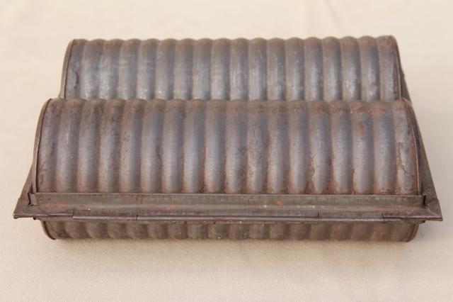 photo of 1890s patent round bread loaf baking pan or steamed pudding mold, antique vintage kitchen gadget #11