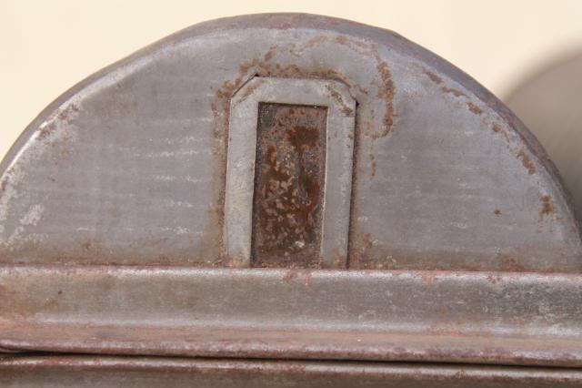 photo of 1890s patent round bread loaf baking pan or steamed pudding mold, antique vintage kitchen gadget #12