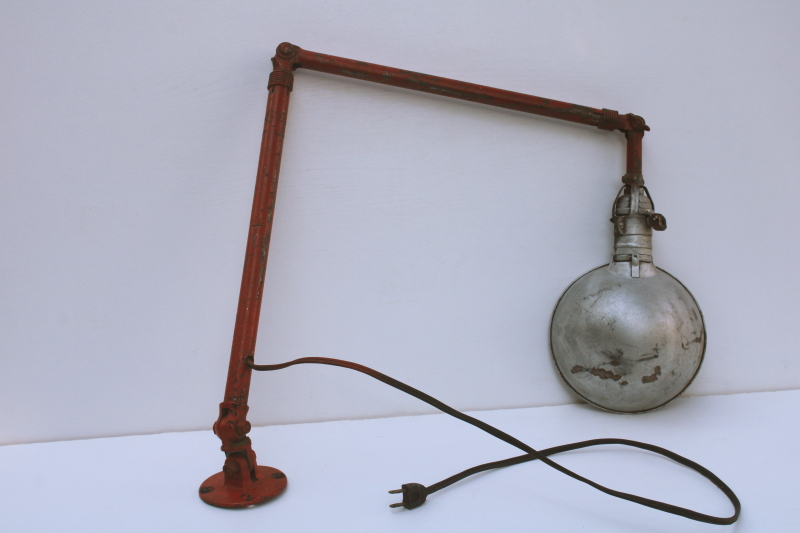 photo of 1920s 30s vintage Lindsay Milwaukee work light, Fostoria type articulated bench lamp metal shade  #1