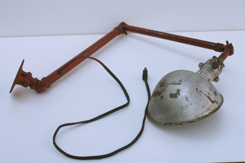 photo of 1920s 30s vintage Lindsay Milwaukee work light, Fostoria type articulated bench lamp metal shade  #15