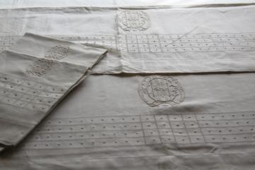 catalog photo of 1920s 30s vintage fine pure linen sheets & pillowcases w/ crest monogram