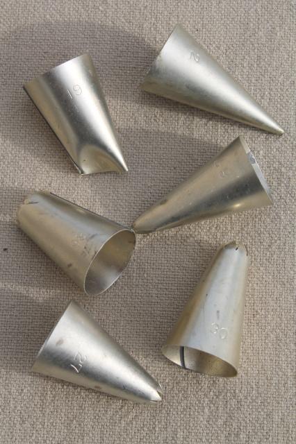 photo of 1920s vintage cake decorating set in original box, antique piping bag & cone tips #3