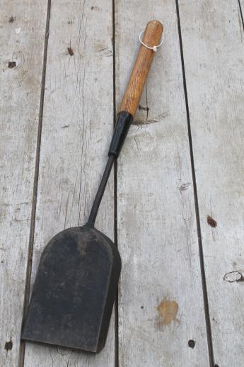 photo of 1920s vintage fire shovel or coal scoop, NeverBreak shovel w/ hickory handle #6