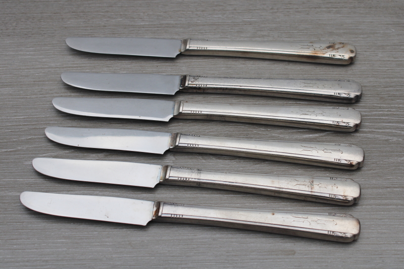 photo of 1920s vintage gothic monogram engraved Tudor silver plate French grille knives Oneida Elaine #1