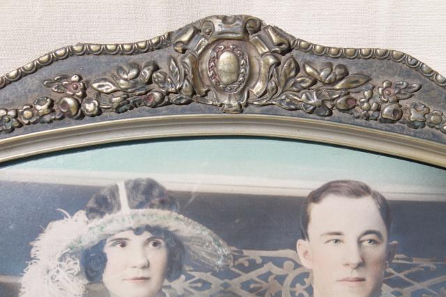 photo of 1920s vintage wedding photo portrait of Gatsby fashionable couple in convex bubble glass frame #7