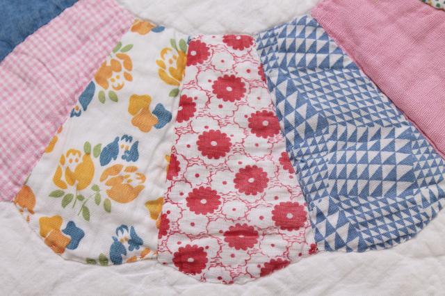 photo of 1930s 40s vintage Dresden plate quilt, hand stitched nice old cotton print fabric #13