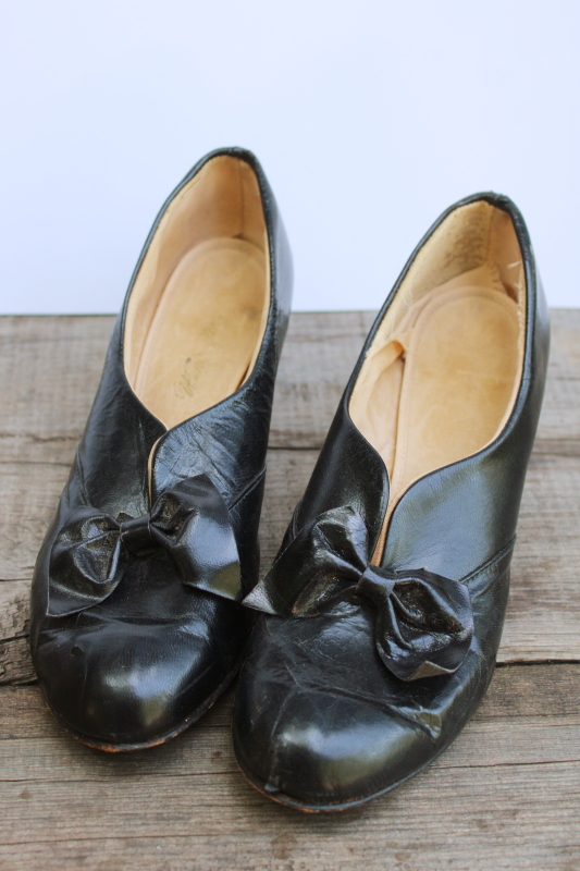photo of 1930s 40s vintage black leather pumps, low heels w/ bows tiny old shoes witchy cute  #2