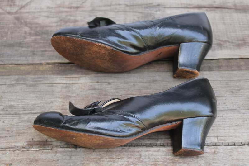 photo of 1930s 40s vintage black leather pumps, low heels w/ bows tiny old shoes witchy cute  #4