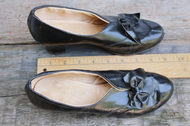 photo of 1930s 40s vintage black leather pumps, low heels w/ bows tiny old shoes witchy cute  #6
