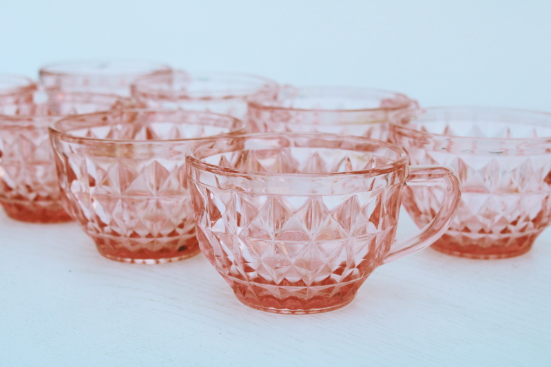 photo of 1930s 40s vintage pink depression glass teacups or punch cups, diamond pattern Windsor Jeannette glass #5