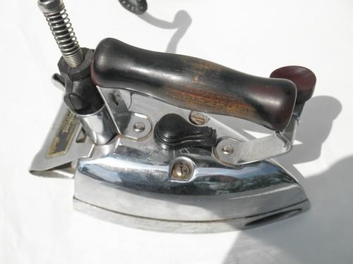 photo of 1930s deco GE Hotpoint AC-Matic electric iron w/1931 patent, vintage laundry #2