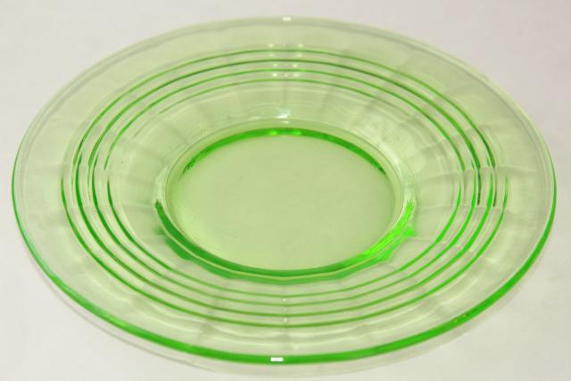 photo of 1930s vintage Anchor Hocking green depression glass plates, circle band optic ring pattern #5