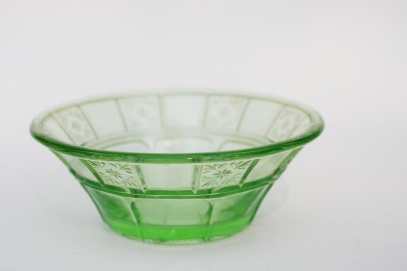 photo of 1930s vintage Jeannette Doric bowl or trinket dish, uranium green depression glass #3